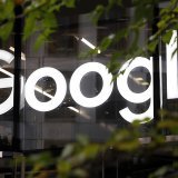Les deux responsables ont aussi indiqué que Google publierait davantage d'informations sur sa gestion de la modération des contenus, en étendant cet engagement à un plus grand nombre de ses services, notamment Maps, Play, Search et Shopping. (AP P...